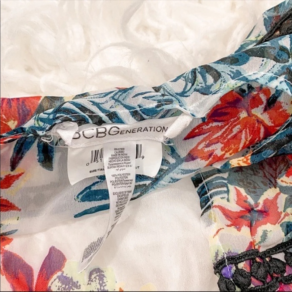 BCBG BCBGeneration kimono floral white red black - Picture 7 of 7
